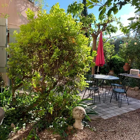 2-bedroom House With Pool & Garden بيت للعطل *