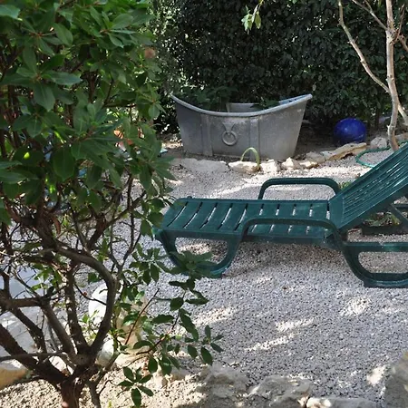 2-bedroom House With Pool & Garden Ceyreste