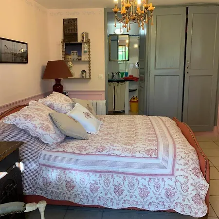 2-bedroom House With Pool & Garden Nyaraló