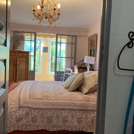 2-bedroom House With Pool & Garden Nyaraló *