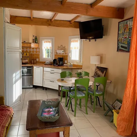 بيت للعطل 2-bedroom House With Pool & Garden Ceyreste