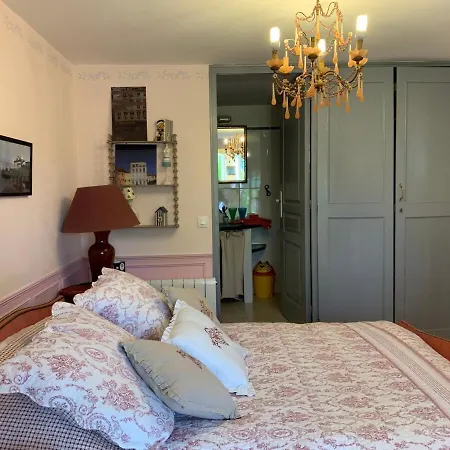 2-bedroom House With Pool & Garden بيت للعطل Ceyreste