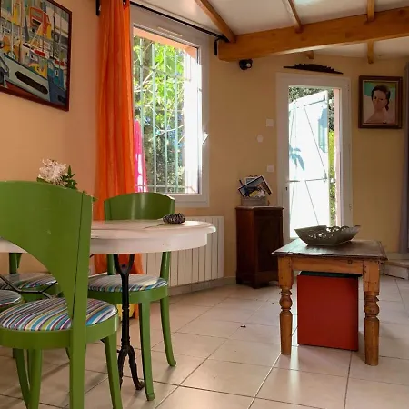 بيت للعطل 2-bedroom House With Pool & Garden