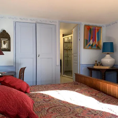 2-bedroom House With Pool & Garden *