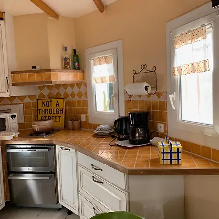 2-bedroom House With Pool & Garden Ceyreste