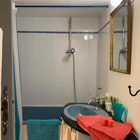 2-bedroom House With Pool & Garden Ferienhaus *