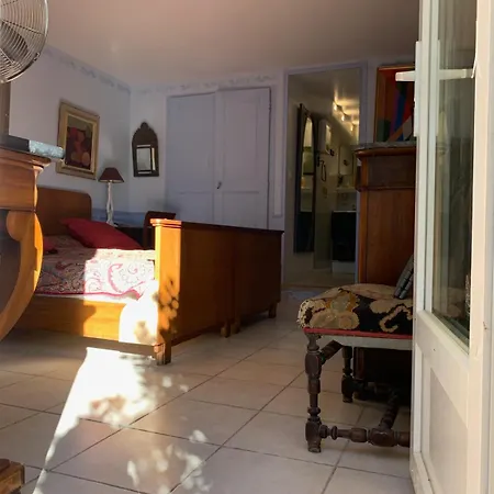 2-bedroom House With Pool & Garden بيت للعطل Ceyreste