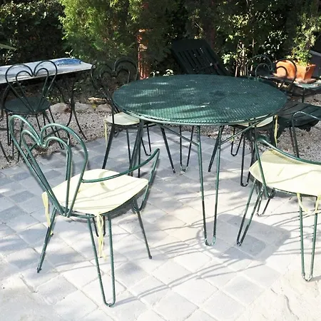 2-bedroom House With Pool & Garden بيت للعطل