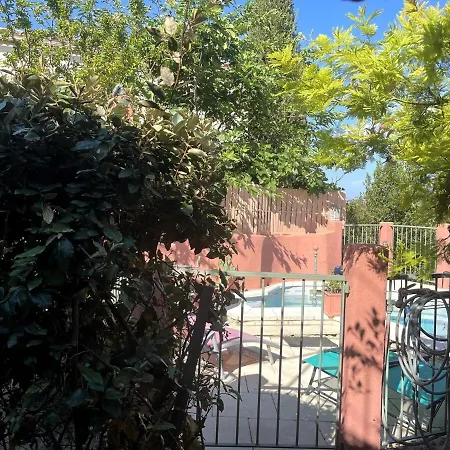 2-bedroom House With Pool & Garden بيت للعطل *