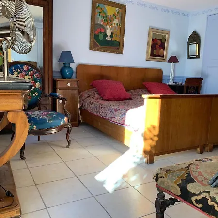 Nyaraló 2-bedroom House With Pool & Garden