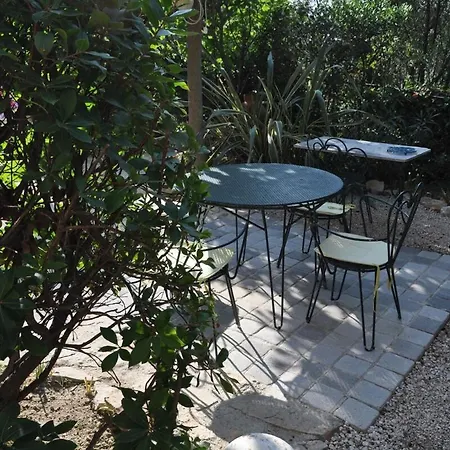 2-bedroom House With Pool & Garden * Ceyreste