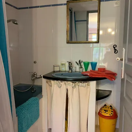 2-bedroom House With Pool & Garden Ceyreste