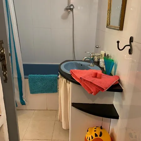 2-bedroom House With Pool & Garden *