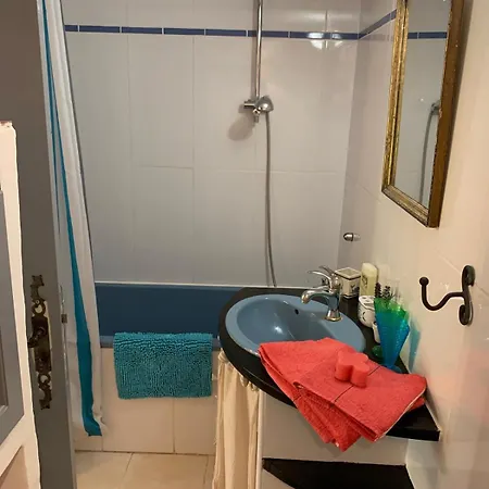 2-bedroom House With Pool & Garden بيت للعطل *