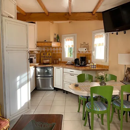 بيت للعطل 2-bedroom House With Pool & Garden Ceyreste