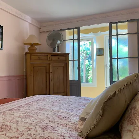 2-bedroom House With Pool & Garden * Ceyreste