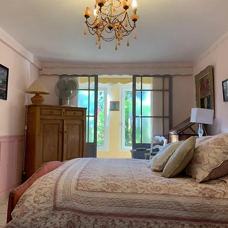 2-bedroom House With Pool & Garden * Ceyreste