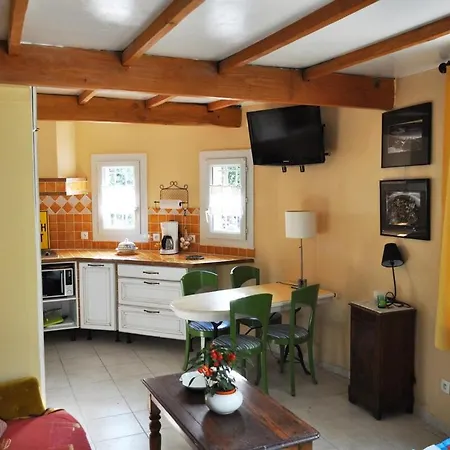 Ferienhaus 2-bedroom House With Pool & Garden Ceyreste