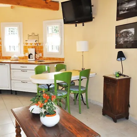 2-bedroom House With Pool & Garden Ceyreste