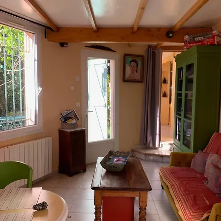 بيت للعطل 2-bedroom House With Pool & Garden Ceyreste