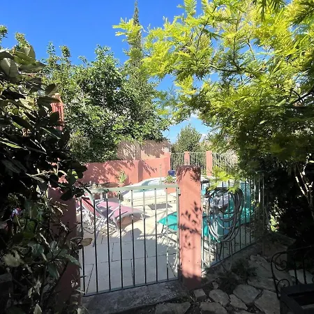 2-bedroom House With Pool & Garden Ferienhaus