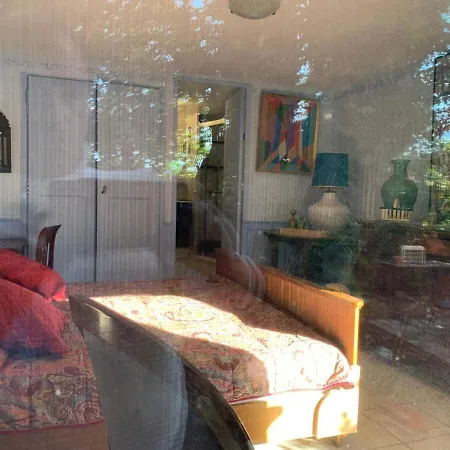 2-bedroom House With Pool & Garden Ceyreste